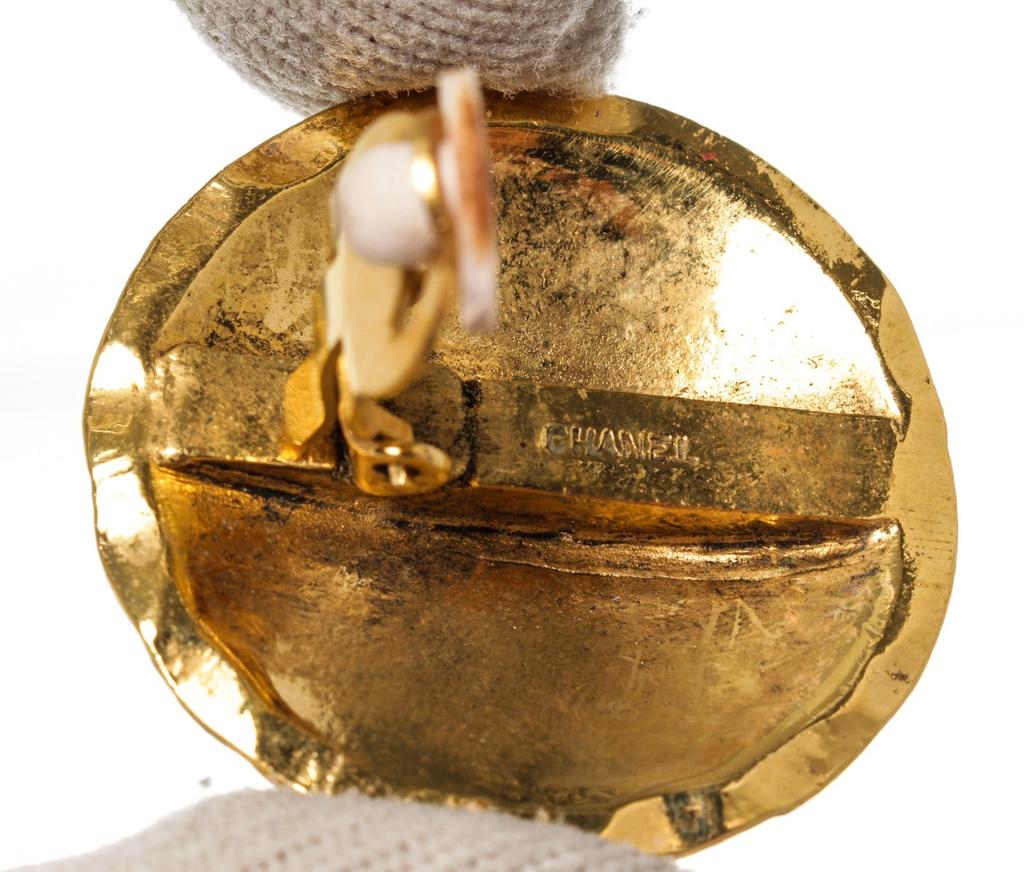 Chanel CC Gold-tone Round Clip-On Earrings商品第3张图片规格展示
