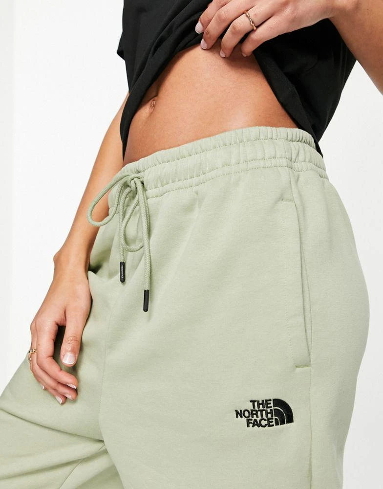 商品The North Face|The North Face Essential joggers in green Exclusive at ASOS,价格¥347,第3张图片详细描述