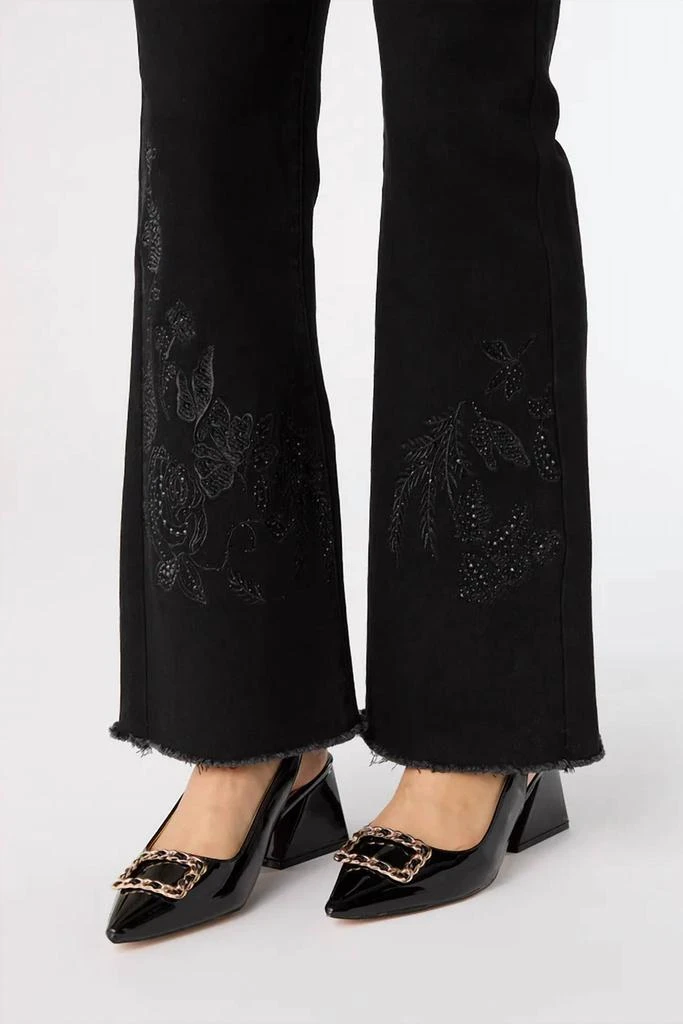 商品COCO + CARMEN|Everstretch Baby Bootcut With Bottom Embroidery Jeans In Black,价格¥633,第4张图片详细描述