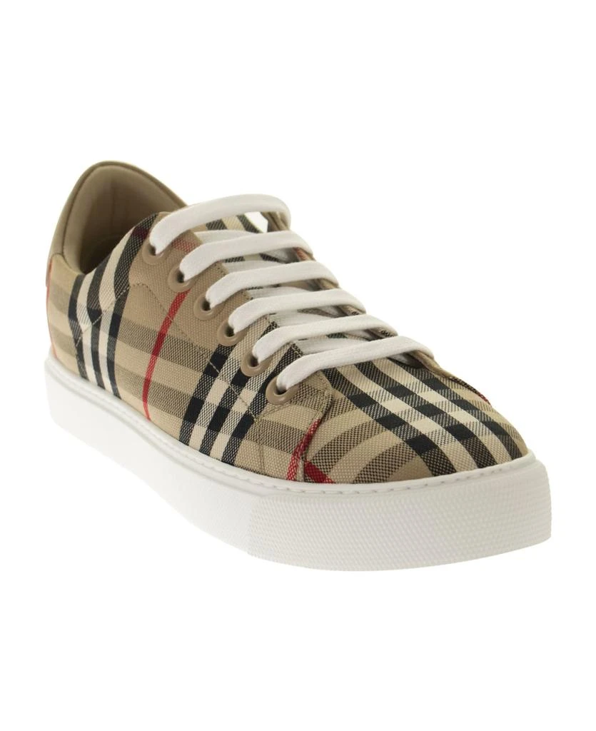 商品Burberry|New Albridge - Sneaker With Vintage Check Pattern And Leather,价格¥3563,第2张图片详细描述