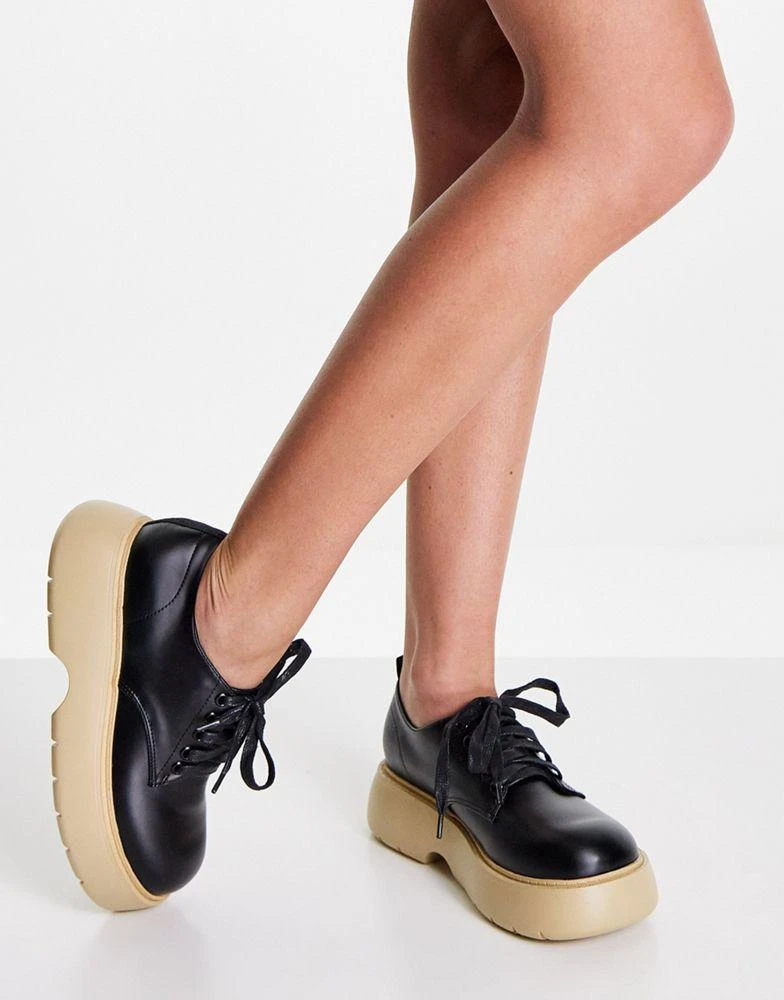 商品ASOS|ASOS DESIGN Marching chunky lace up flat shoe in black,价格¥171,第3张图片详细描述