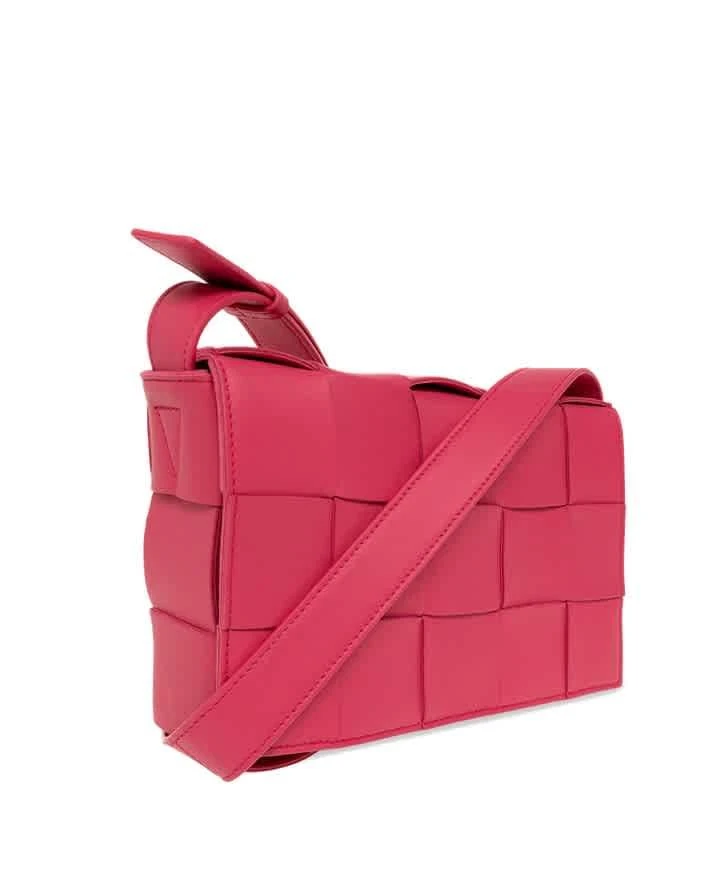 商品Bottega Veneta|Bottega Veneta Ladies Cassette Crossbody - Cranberry,价格¥14475,第3张图片详细描述