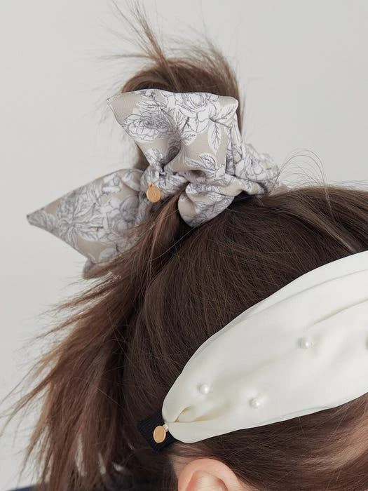 商品acrobat|Moris Mini Ribbon Hair Shushu Scrunchie_ 2 colors,价格¥433,第4张图片详细描述