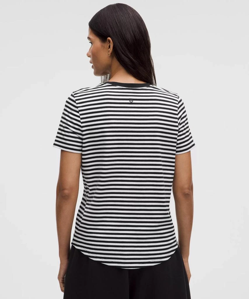 Love Curved-Hem Crewneck T-Shirt 商品
