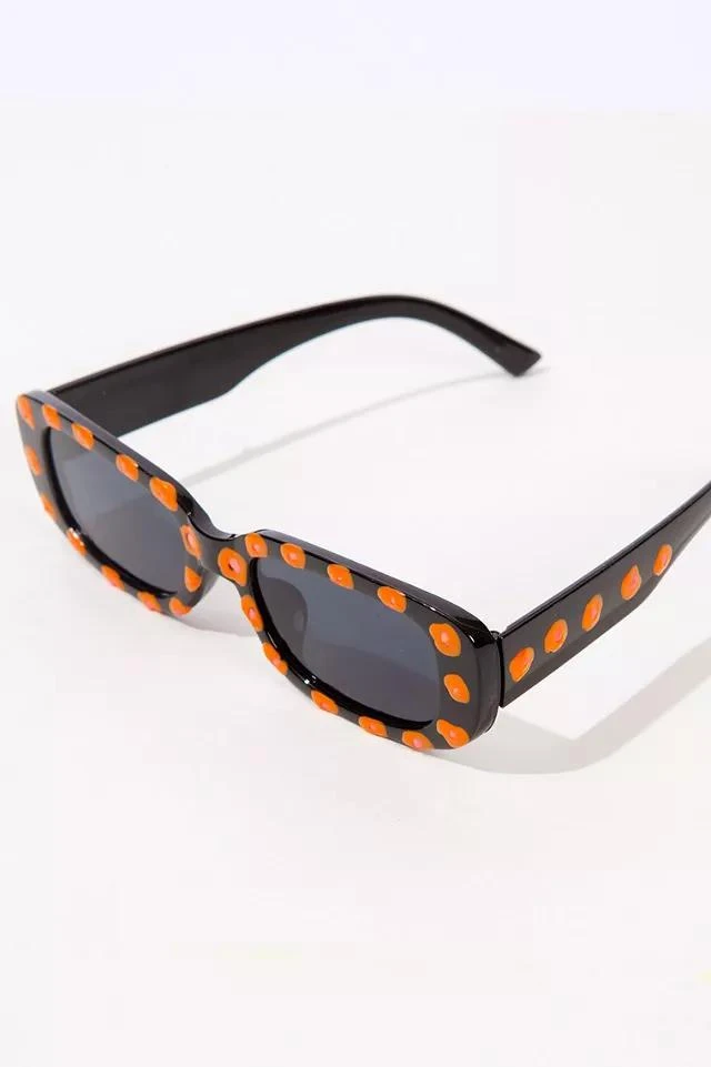 商品Zig Zag Goods LLC|Zig Zag Cheese Puff Sunglasses,价格¥464,第1张图片