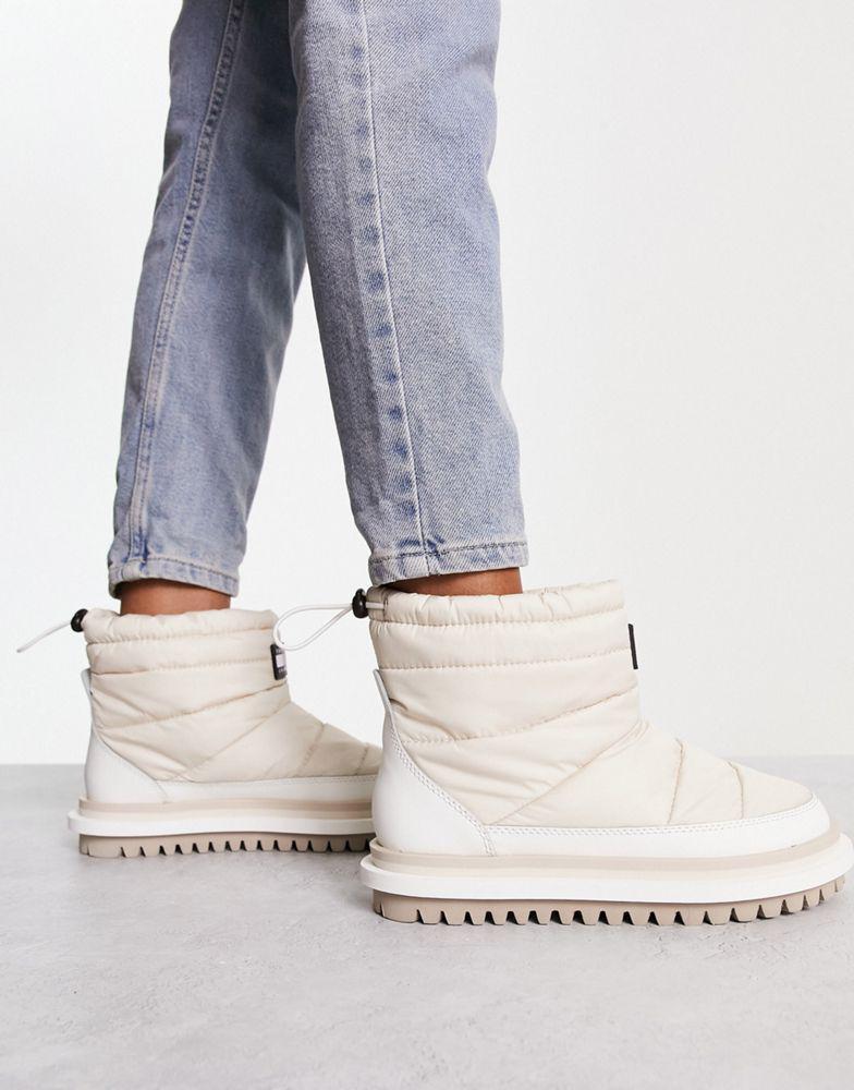 商品Tommy Jeans|Tommy Jeans padded boots in white,价格¥1334,第6张图片详细描述