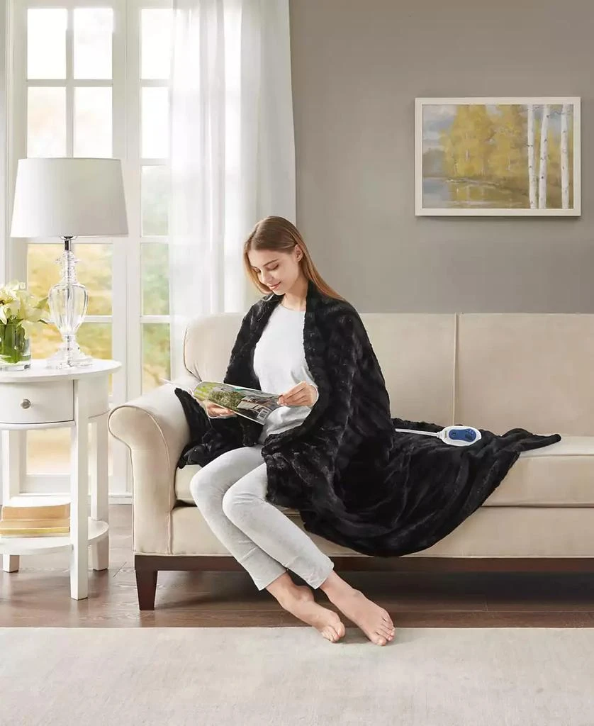 商品Beautyrest|Duke Ribbed Electric Faux-Fur Throw, 50" x 70",价格¥1241,第2张图片详细描述