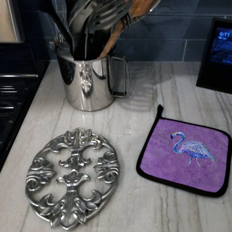 商品Caroline's Treasures|Flamingo on Purple Pair of Pot Holders,价格¥170,第2张图片详细描述
