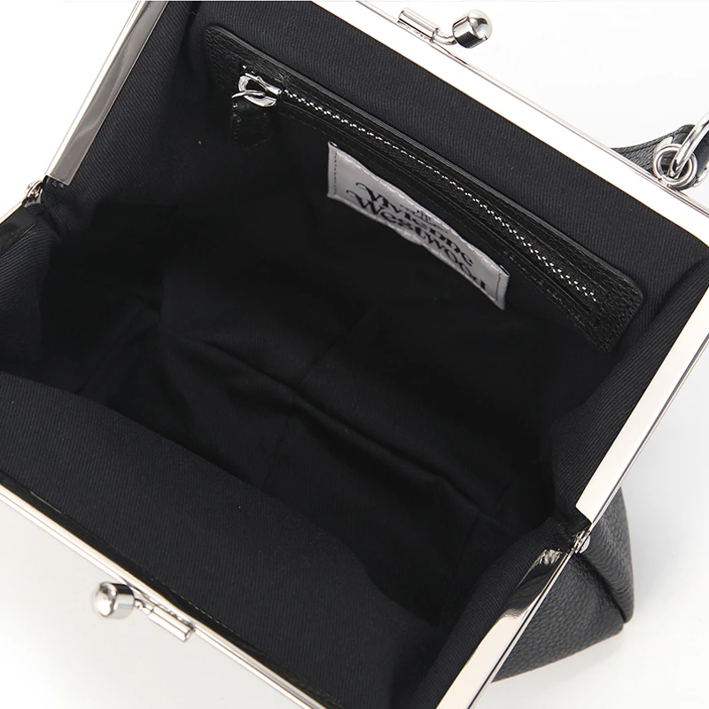 商品[国内直发] Vivienne Westwood|西太后 logo标牌银色五金配件链式肩带 牛皮 手提单肩包 男女同款情侣款 黑色,价格¥2289,第6张图片详细描述