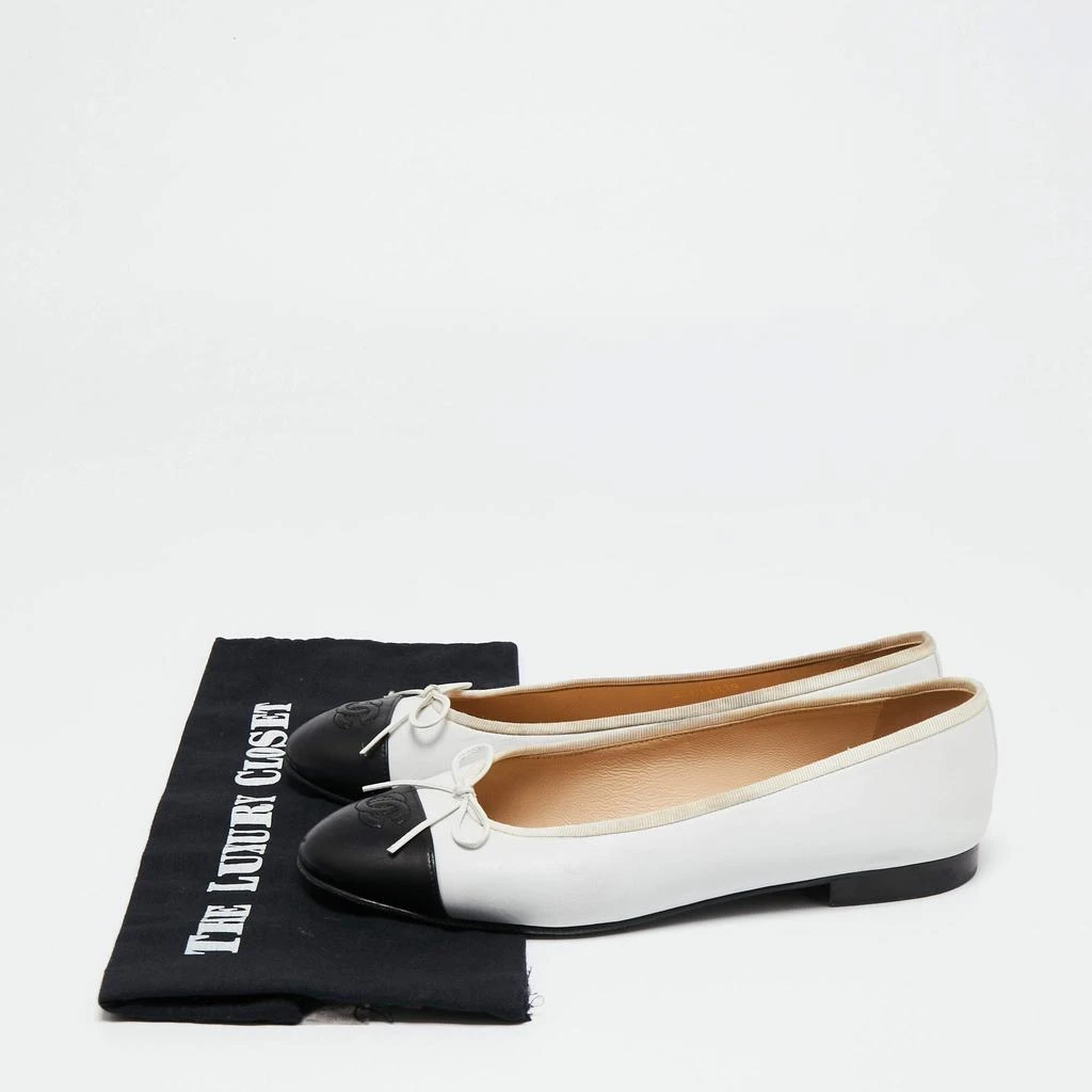 Chanel  White/Black Leather  CC Cap toe Ballet Flats Size 41 商品