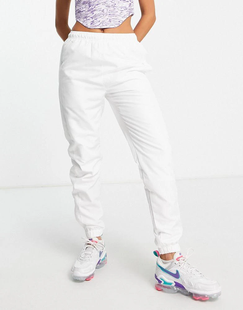 商品Lacoste|Lacoste slim fit jogger in white,价格¥382,第1张图片