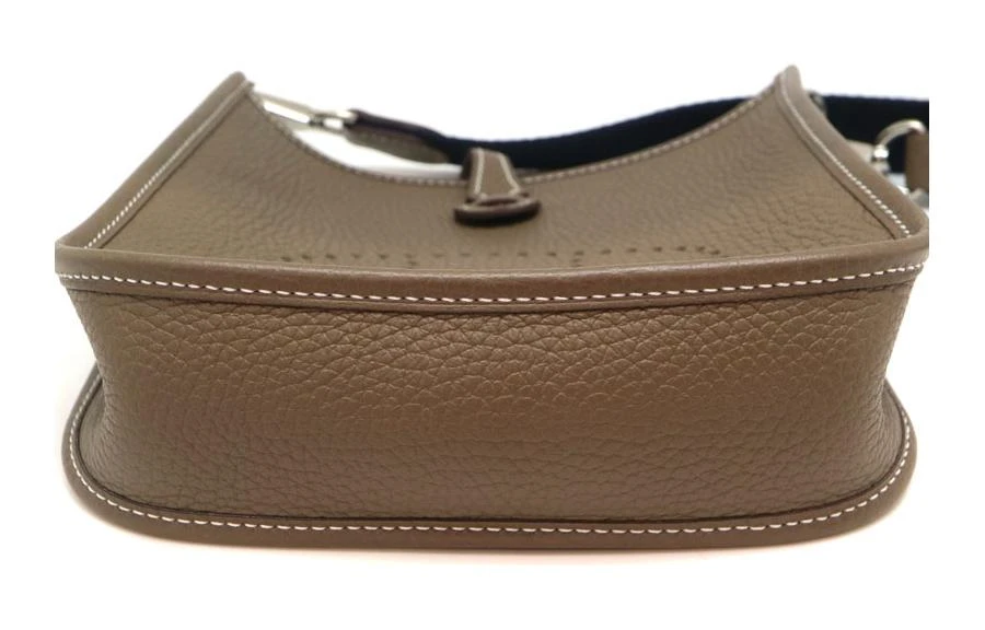 商品[国内直发] Hermes|爱马仕 Evelyne 16 伊芙琳银扣深蓝色肩带 Taurillon Clemence皮革 斜挎单肩包 迷你 女款 大象灰/靛蓝色,价格¥24786,第6张图片详细��描述