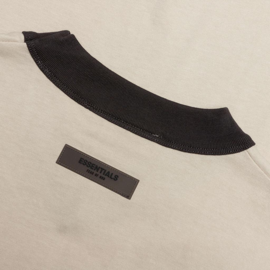 商品Essentials|Fear of God Essentials Kid's V-Neck Tee - Wheat,价格¥298,第7张图片详细描述