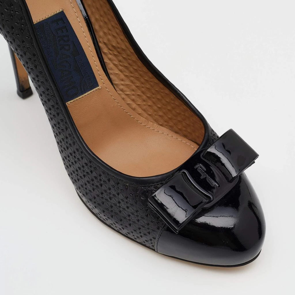 Salvatore Ferragamo Black Laser Cut Leather Vara Lace Bow Pumps Size 39 商品