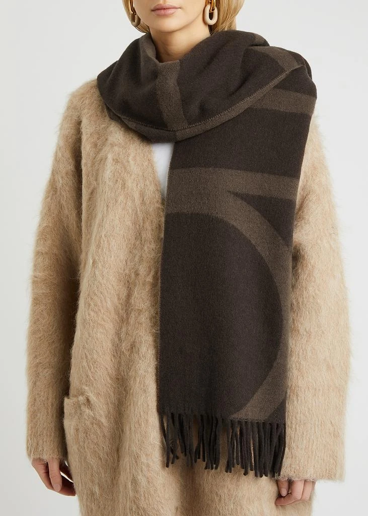 商品Totême|Brown logo-jacquard wool scarf,价格¥2450,第2张图片详细描述