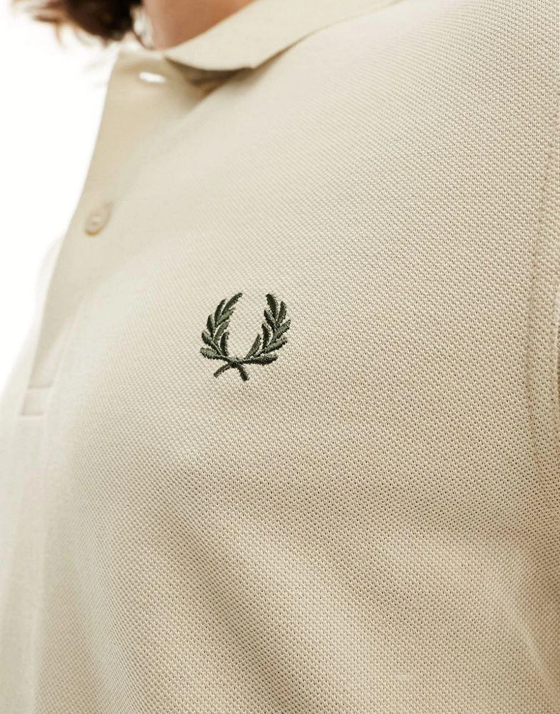 商品Fred Perry|Fred Perry long sleeve logo polo in dark caramel,价格¥874,第2张图片详细描述