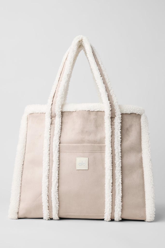【ALO Yoga】Winterfun Tote Bag（送料込み） Winterfun Tote Bag - Black/Ivory – Alo Yoga Mexico
