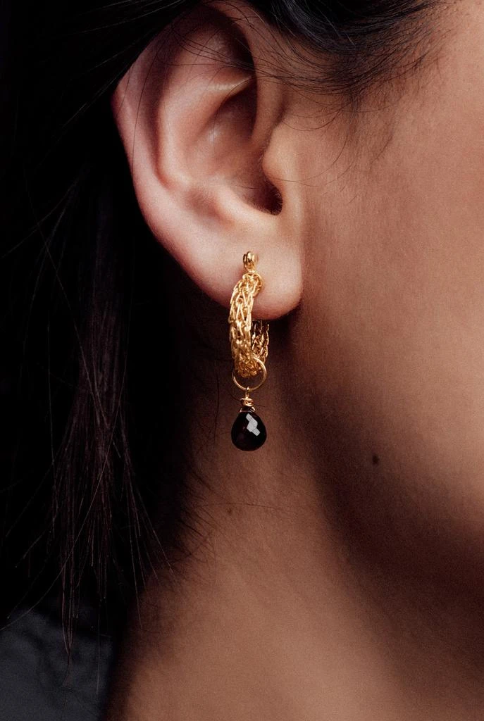 商品FREYA ROSE|Gold weave mini hoops with garnet charm,价格¥2491,第2张图片详细描述