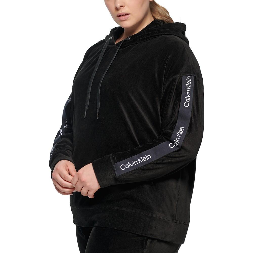商品Calvin Klein|Plus Size Logo Tape Velour Hooded Sweatshirt,价格¥299,第5张图片详细描述