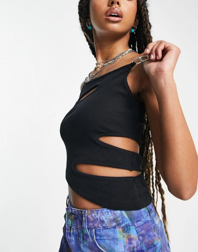商品The Ragged Priest|The Ragged Priest grunge ribbed crop top with chain straps and cut out detail,价格¥242,第3张图片详细描述