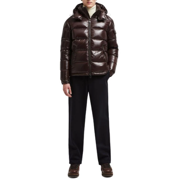商品[国内直发] Moncler|盟可睐 Maya纯色漆面防水保暖短款高领衬垫连帽舒适羽绒服 男款 深棕色,价格¥12692,第5张图片详细描述
