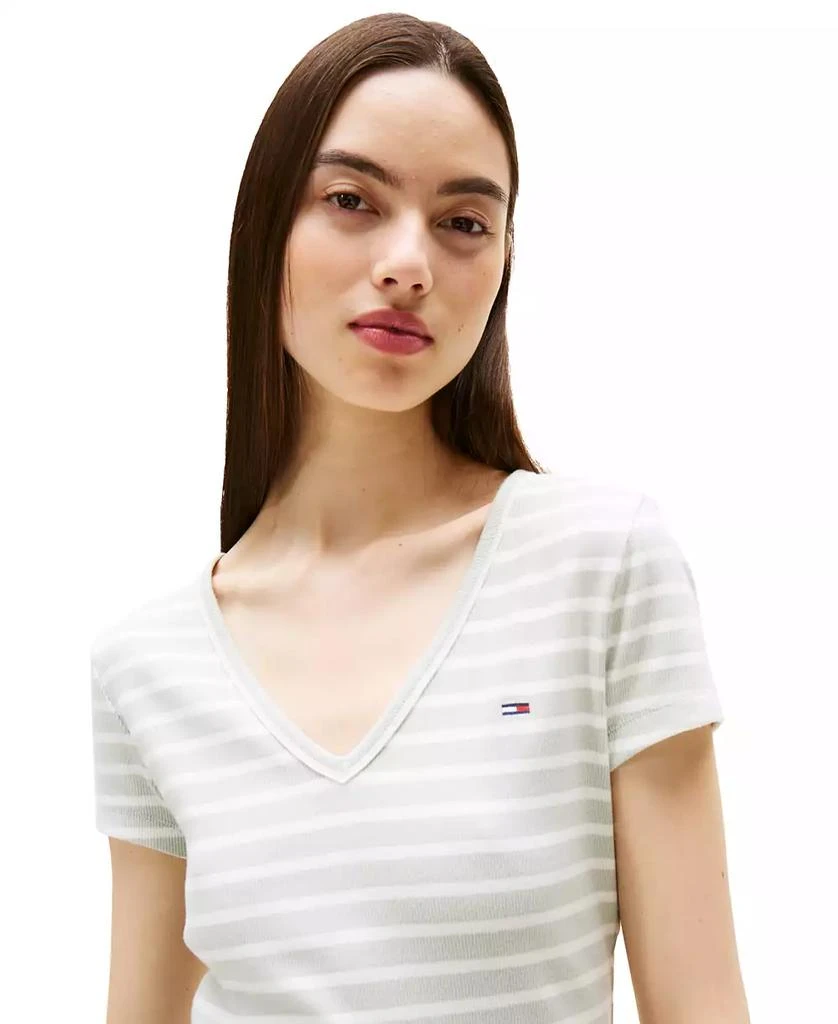 商品Tommy Jeans|Women's Slim-Fit Essential Ribbed V-Neck Tee,价格¥131,第3张图片详细描述