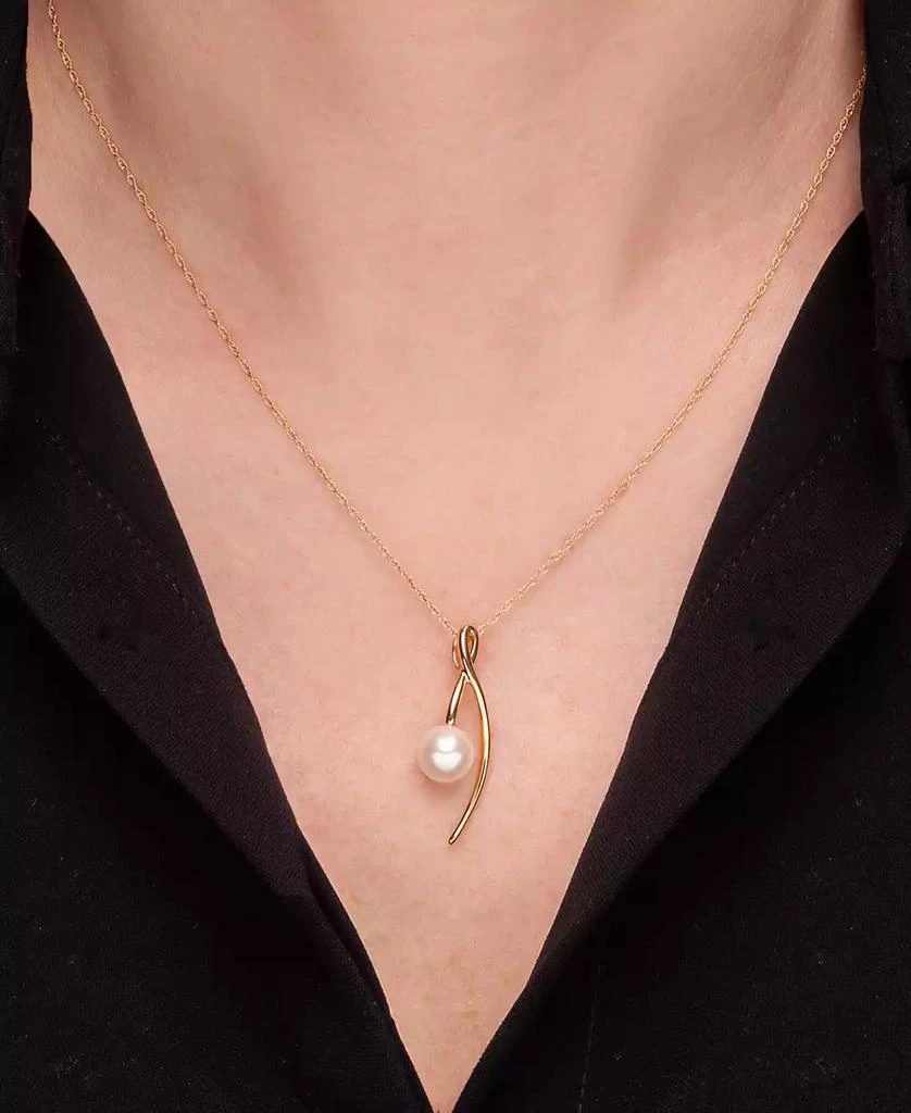 商品Macy's|Culture Freshwater Pearl Crossed Pendant in 14K Yellow Gold,价格¥3154,第2张图片详细描述