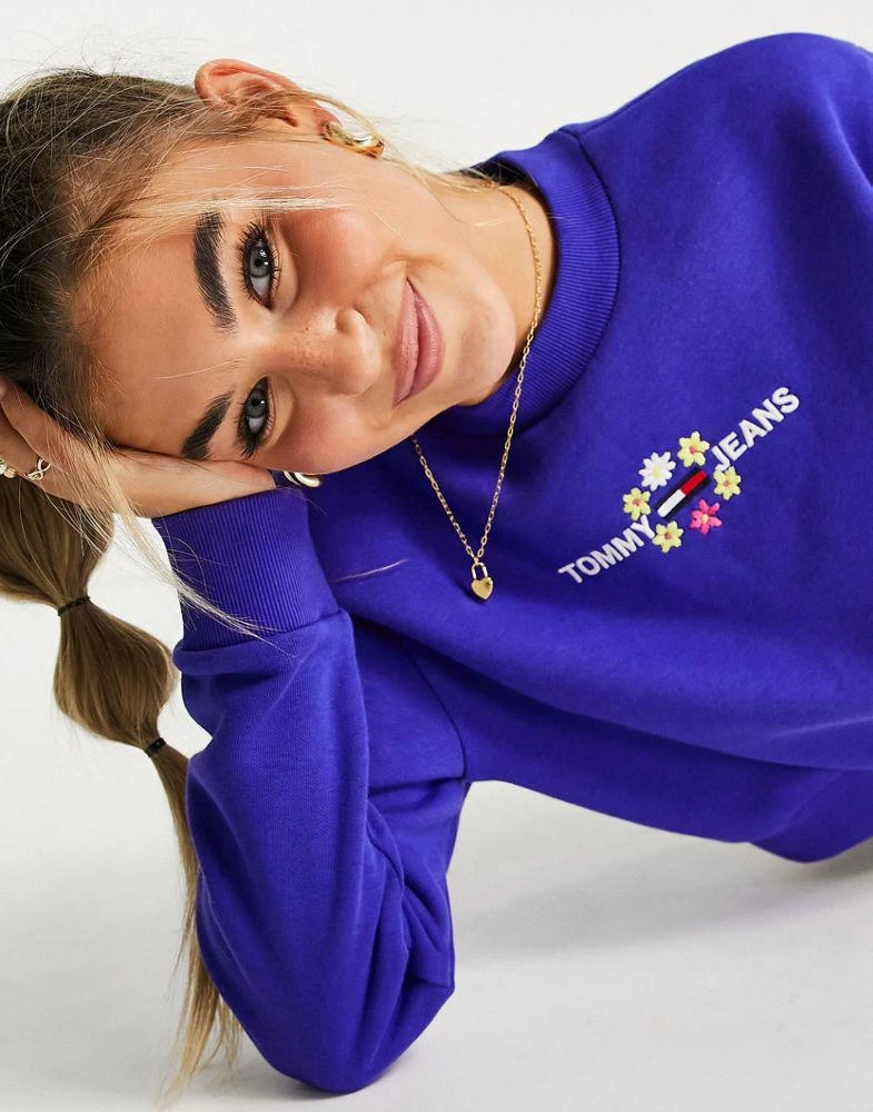 商品Tommy Hilfiger|Tommy Jeans long sleeve logo sweatshirt in blue,价格¥623,第1张图片