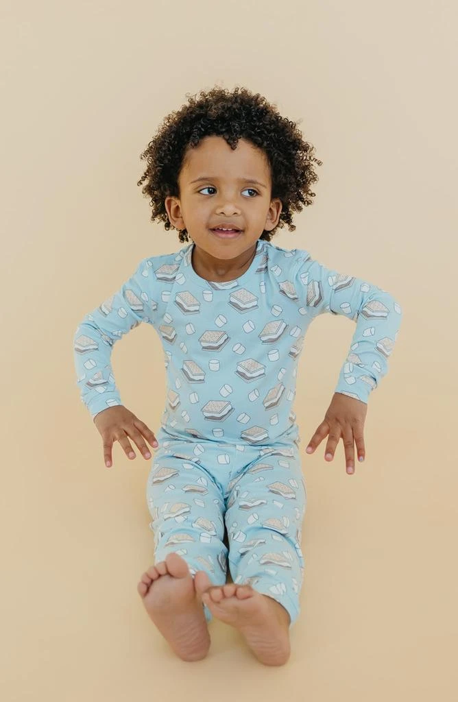 商品Copper Pearl|Kids' 'Smores Fitted Long Sleeve Two-Piece Pajamas,价格¥98,第5张图片详细描述