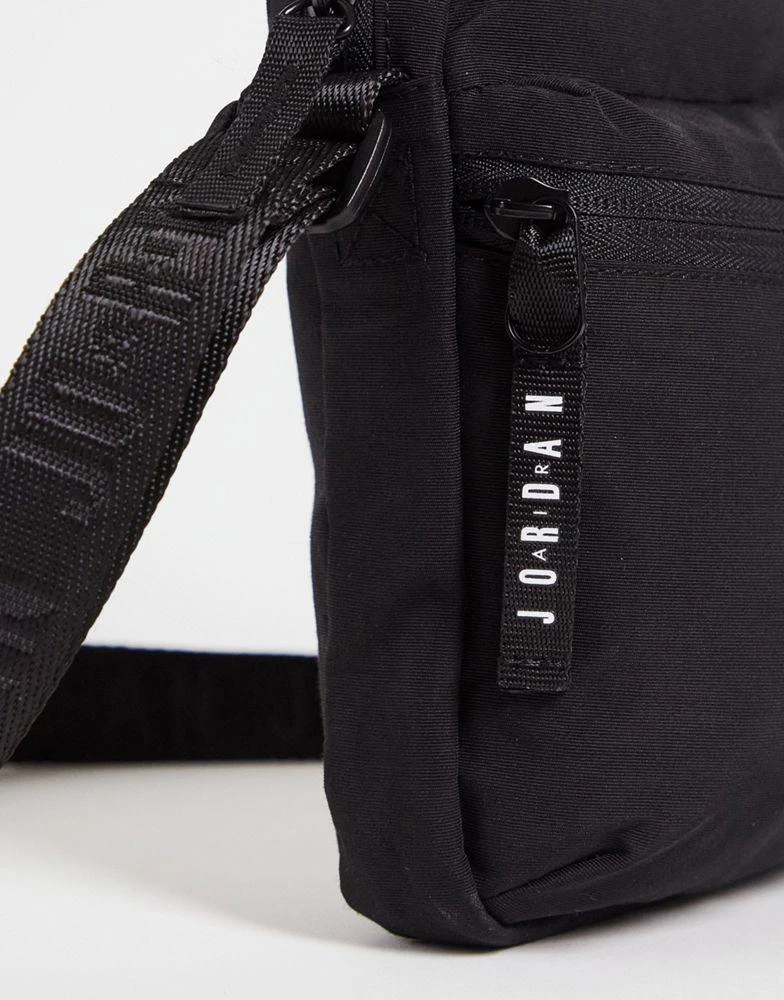 商品Jordan|Jordan Airborne crossbody bag in black,价格¥173,第2张图片详细描述