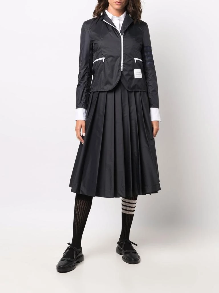 商品Thom Browne|THOM BROWNE WOMEN BELOW KNEE PLEATED WRAP SKIRT IN SHEER NYLON RIPSTOP,价格¥3079,第3张图片详细描述