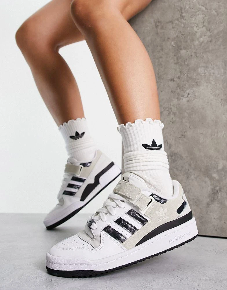 商品Adidas|adidas Originals Forum low trainers in off white with print,价格¥669,第1张图片