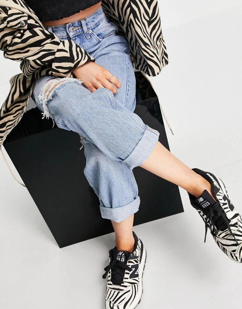 商品ASOS|ASOS DESIGN Petite high rise 'slouchy' mom jeans with rips in stonewash blue,价格¥164,第3张图片详细描述