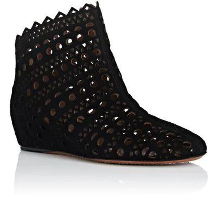 商品Alaïa|Laser-Cut Suede Ankle Boots,价格¥4976,第2张图片详细描述