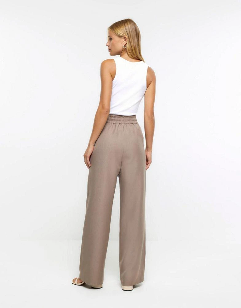 商品River Island|River Island Wide leg pleated trousers in brown - light,价格¥389,第2张图片详细描述