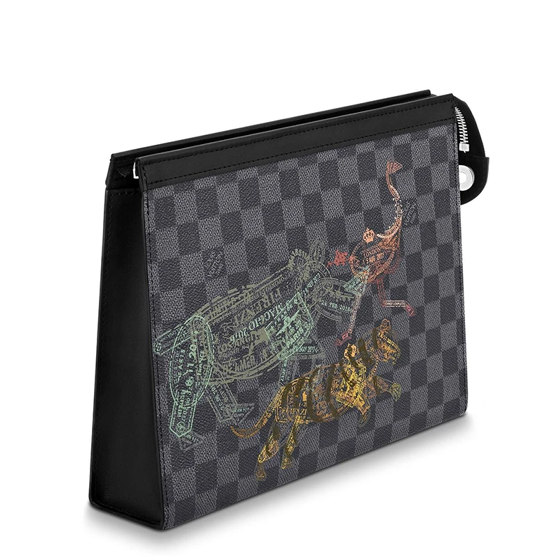 预售10天 Louis Vuitton/路易威登 22春夏新款VOYAGE系列 男士中号石墨色方格棋盘帆布牛皮革饰边银扣彩色动物印花手拿包N64605 商品