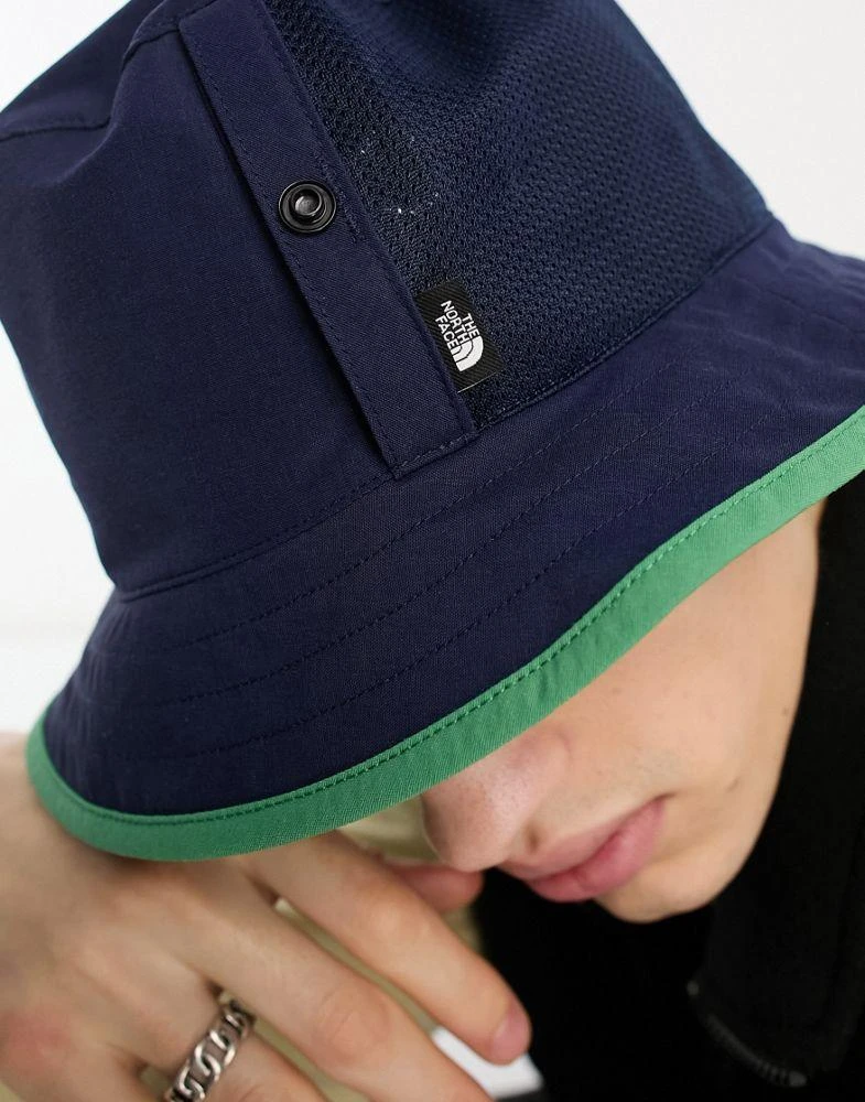 商品The North Face|The North Face Class V Reversible bucket hat in navy and green,价格¥165,第3张图片详细描述