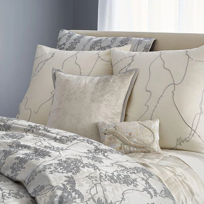 商品Michael Aram|Velvet Metallic Embroidered Decorative Pillow, 18" x 18",价格¥655,第2张图片详细描述