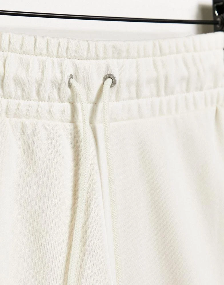 商品Puma|Puma classic relaxed jogger in white,价格¥183,第4张图片详细描述