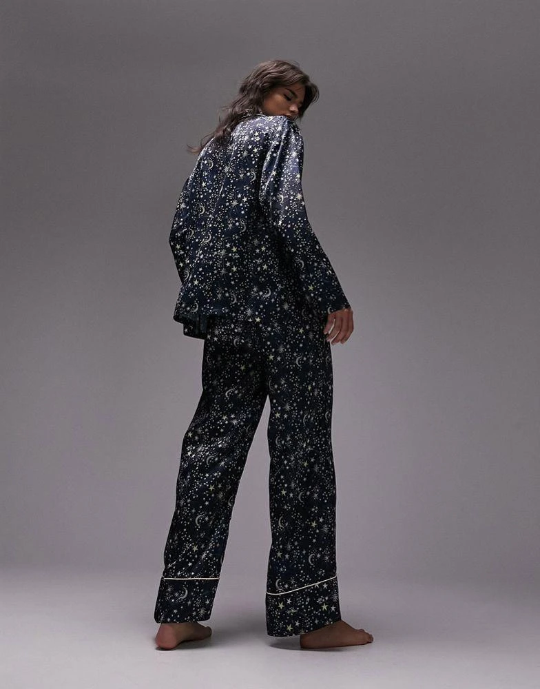 商品Topshop|Topshop star print satin shirt & trouser pyjama set with matching eye mask & gift bag in navy,价格¥489,第2张图片详细描述