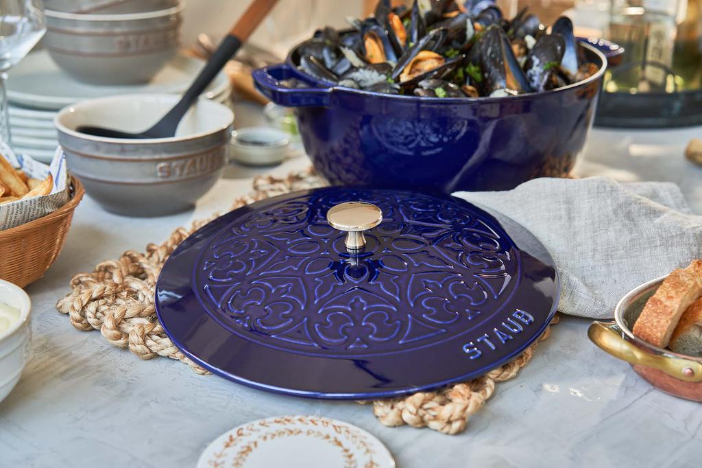 Staub Cast Iron 3.75-qt Essential French Oven with Lilly Lid商品第5张图片规格展示
