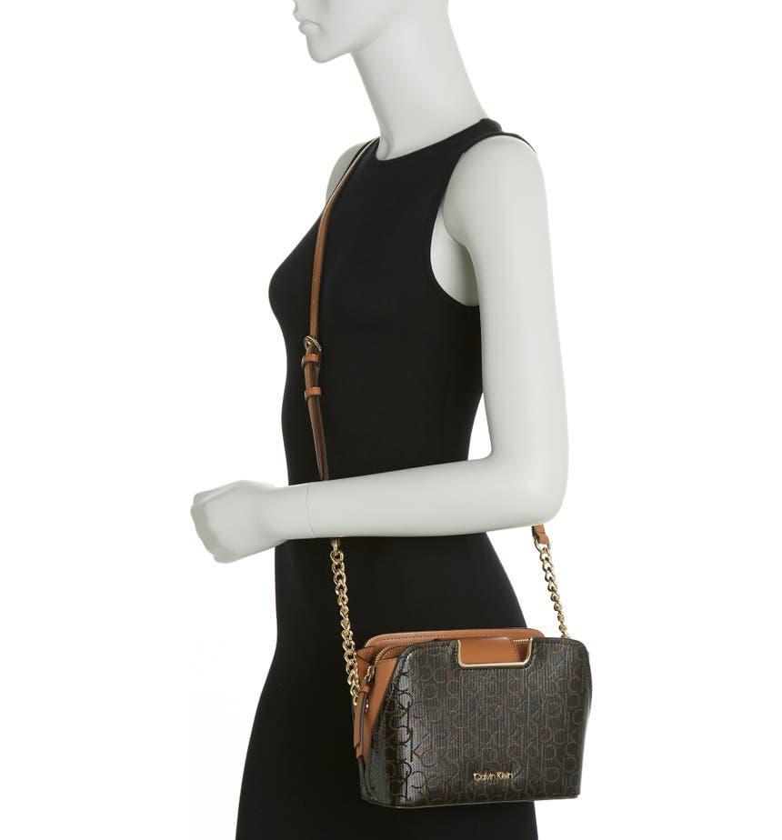 商品Calvin Klein|Finley Crossbody Bag,价格¥632,第4张图片详细描述