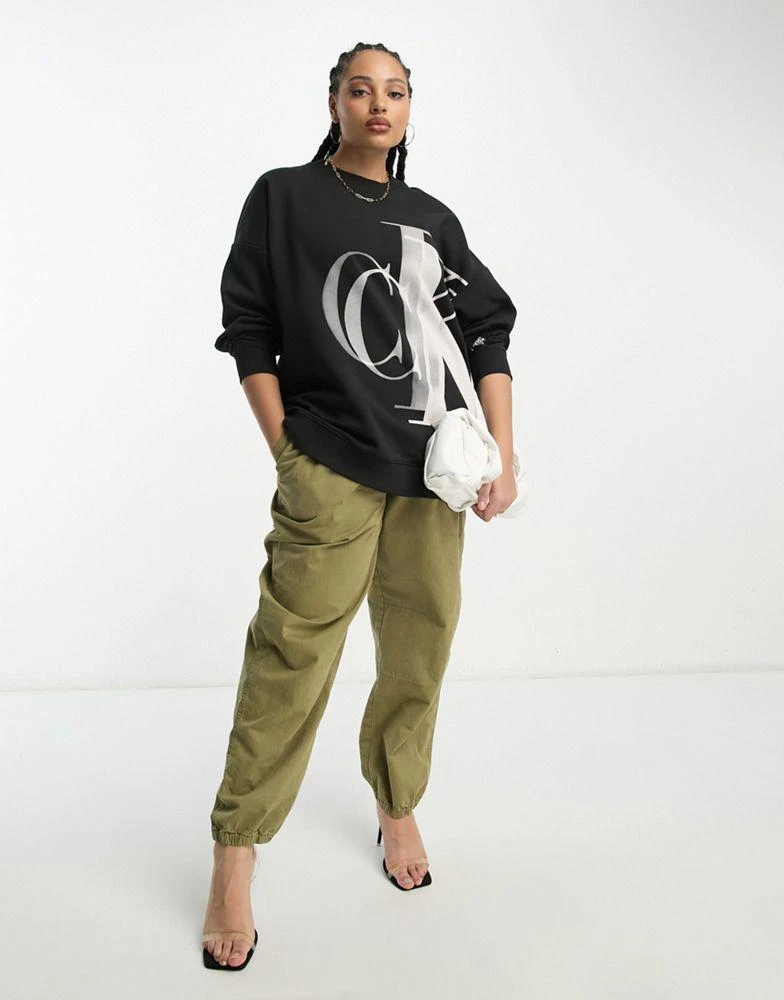 商品Calvin Klein|Calvin Klein Jeans Plus lightbox monogram logo sweatshirt in black,价格¥503,第1张图片