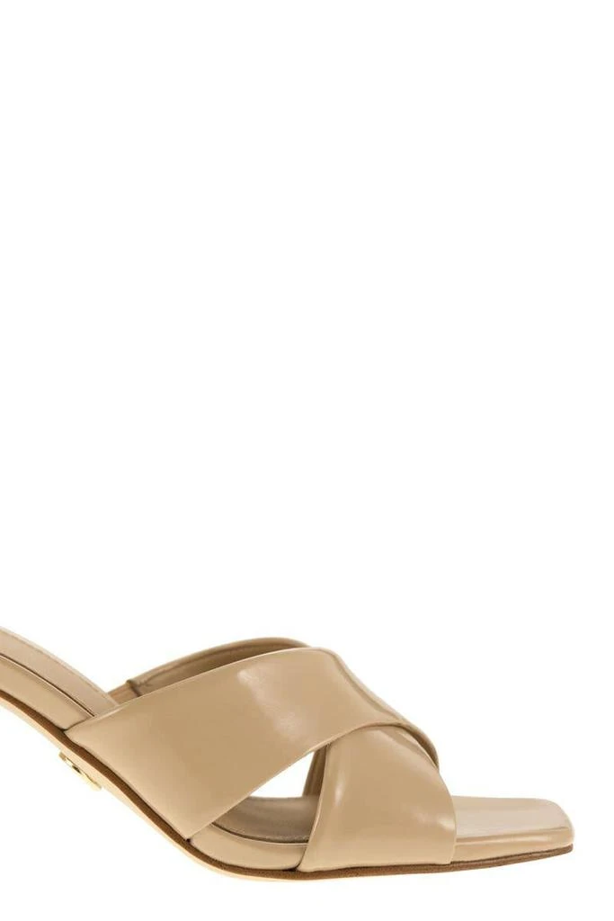 MICHAEL KORS Clara shiny leather sabot 商品