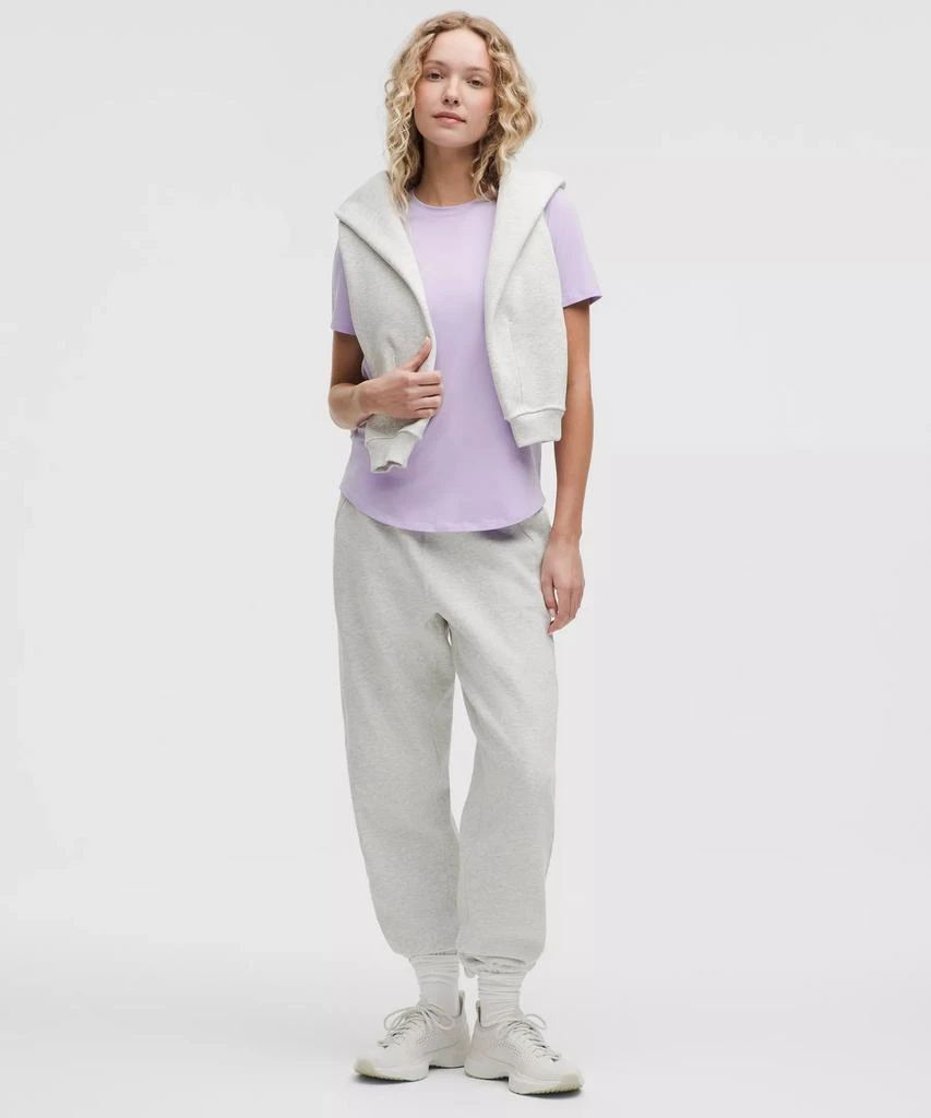 Love Curved-Hem Crewneck T-Shirt 商品