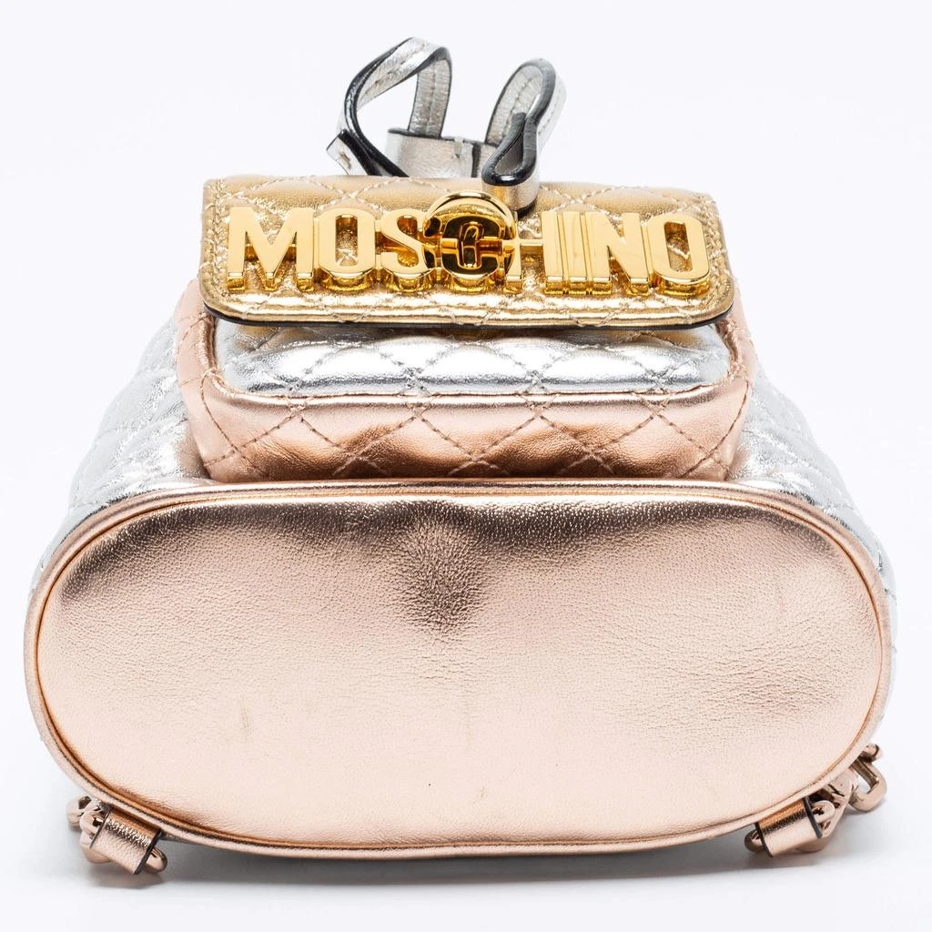 Moschino Metallic Silver Quilted Leather Logo Drawstring BackPack 商品