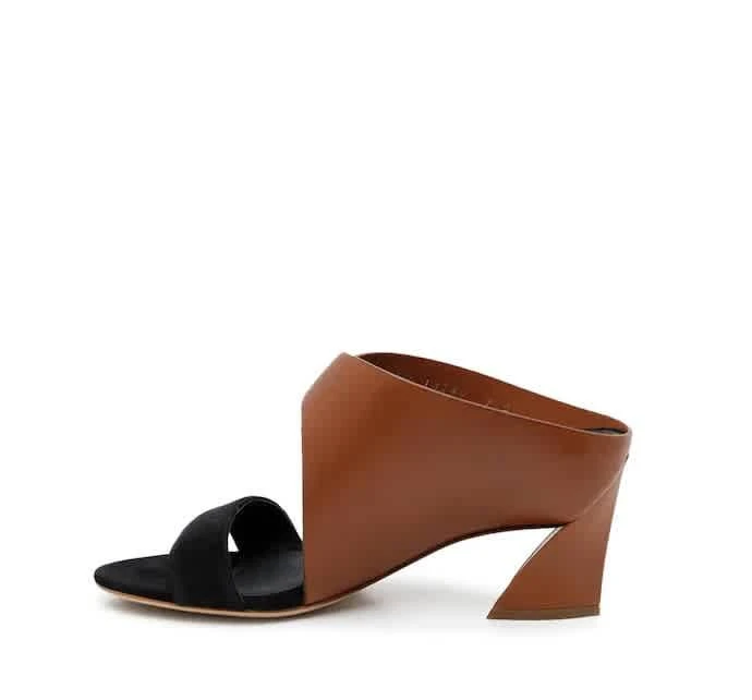 商品Salvatore Ferragamo|Cassie Gancini Leather And Suede Sandals,价格¥2374,第3张图片详细描述