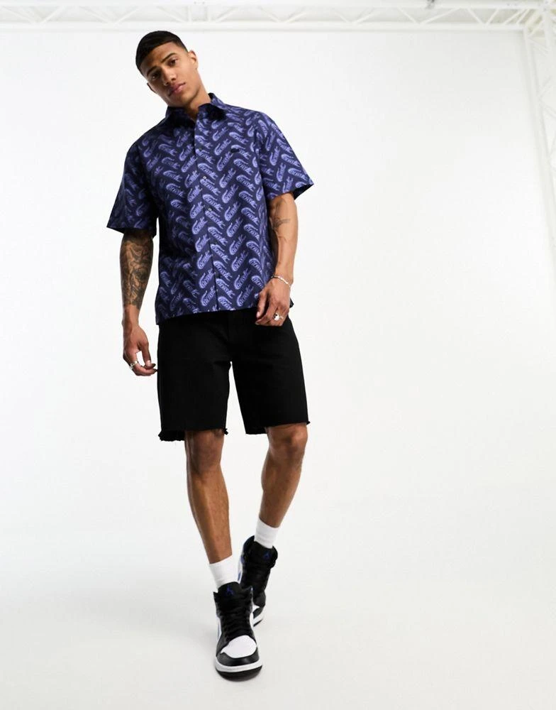 商品Lacoste|Lacoste relaxed fit all over logo short sleeve shirt in navy,价格¥623,第4张图片详细描述