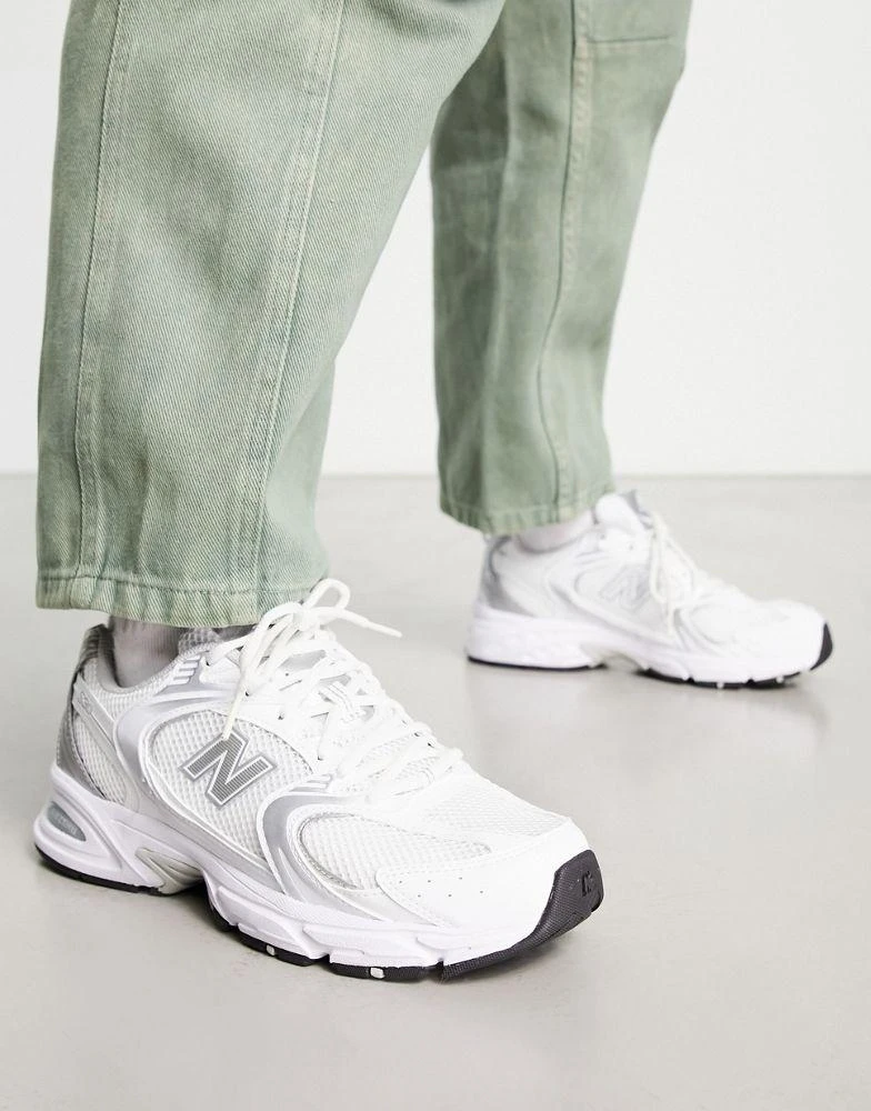 商品New Balance|New Balance 530 trainers in white metallic,价格¥888,第3张图片详细描述