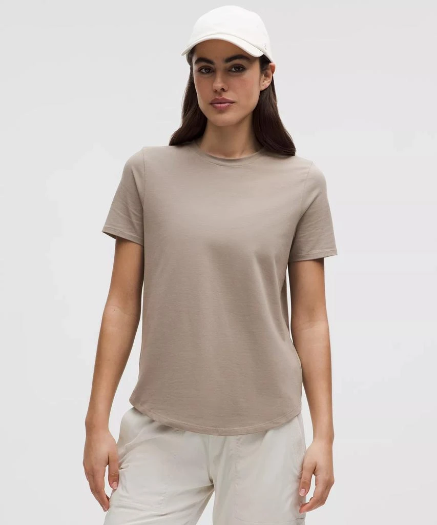 Love Curved-Hem Crewneck T-Shirt 商品